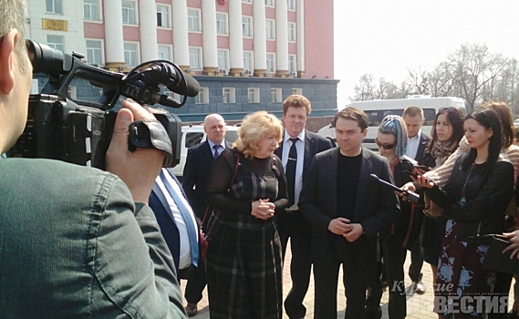 Андрей Чибис прибыл в Курск и оценил сквер у Дома Советов
