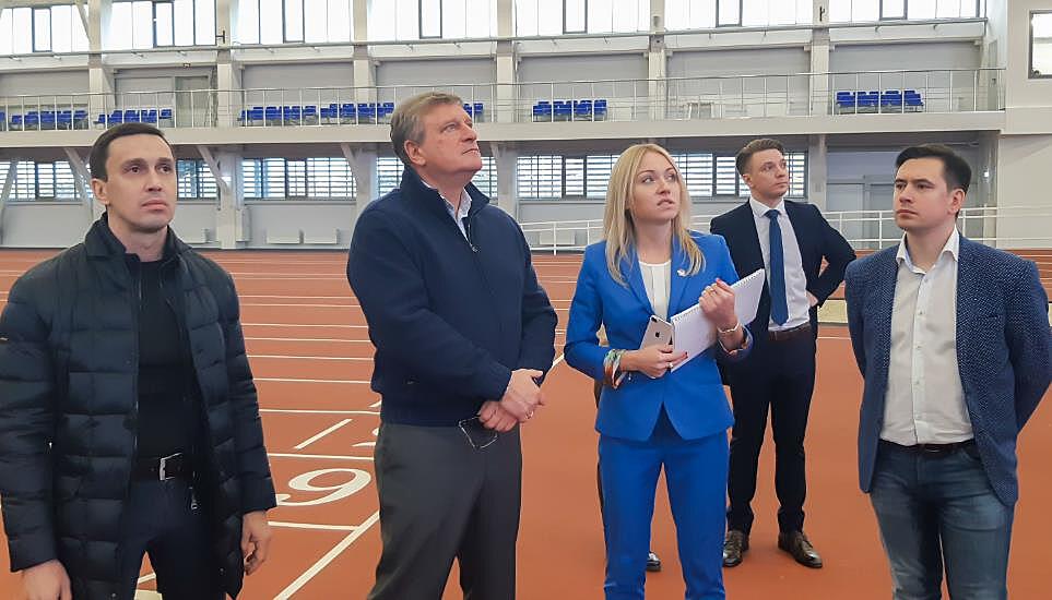 Игорь Васильев посетил легкоатлетический манеж «Вересники»