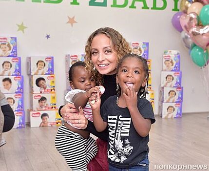 Николь Ричи призывает сделать подгузники бесплатными