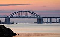 Движение транспорта по Крымскому мосту перекрыли второй раз за сутки
