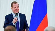 Медведев вручает правительственные награды в области СМИ