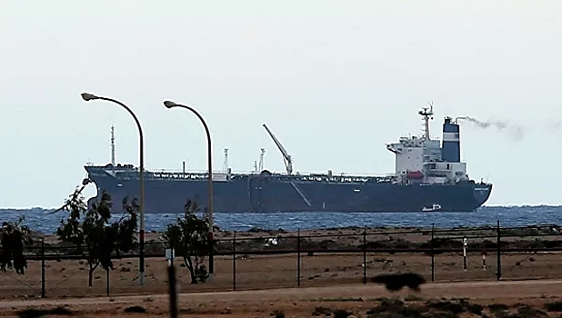 Французский фрегат не пустил танкер в ливийский порт