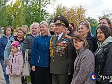 В Оренбурге прошел митинг в поддержку уволенного директора кадетской школы им. Неплюева