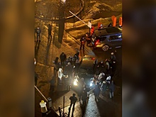 В Екатеринбурге сотни иностранцев ночуют у миграционного центра, чтобы остаться в России