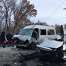Четыре человека погибли в результате столкновения микроавтобуса и легковушки под Харьковом