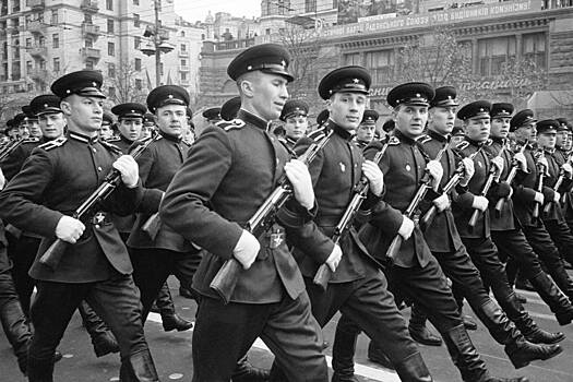 Главное оружие России: почему автоматом Калашникова воюют во всем мире