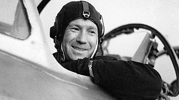 "Ушел настоящий герой": гитарист Queen почтил память Алексея Леонова