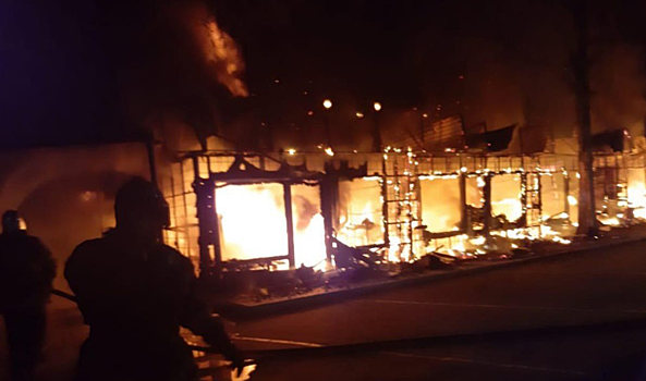 Торговые павильоны сгорели ночью в Лабинске