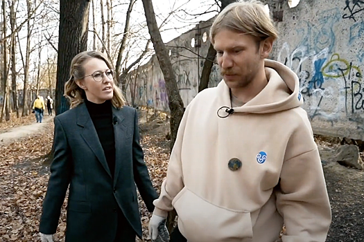 Дорн признался Собчак, что ходит голым перед дочерью