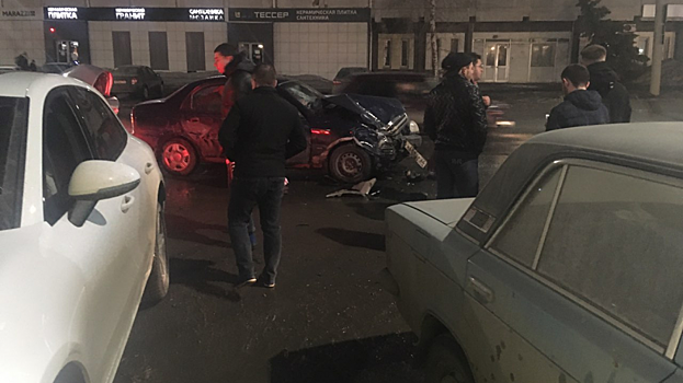 Из-за массового ДТП у саратовского Горпарка встали троллейбусы