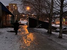 В Мокшане пенсионерам приходится ползать по дорогам из-за гололеда