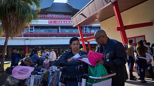 Наказал за всё: Трамп отрезал Кубу от нефти, самолеты встали, тысячи туристов не знают, когда вернутся домой