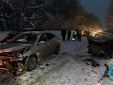 Автомобили в чапаевске. Железнодорожная 45 чапаевск. Автомобили в чапаевске. Происшествия в чапаевске сегодня. Дохлая приора.