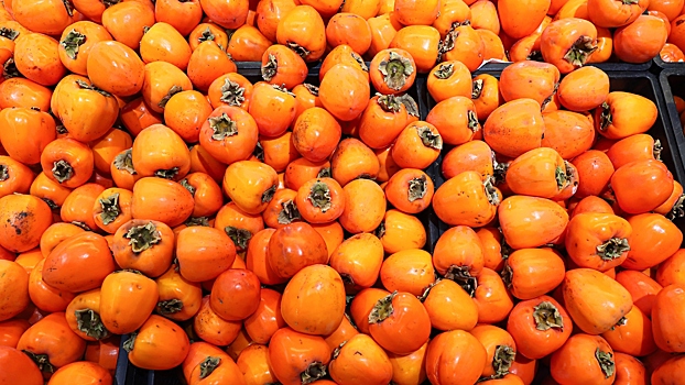 Нутрициолог рассказала, кому нужно ограничить употребление хурмы