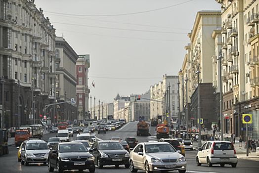 В центре Москвы после реконструкции вместо бутиков появляются кафе и продуктовые магазины