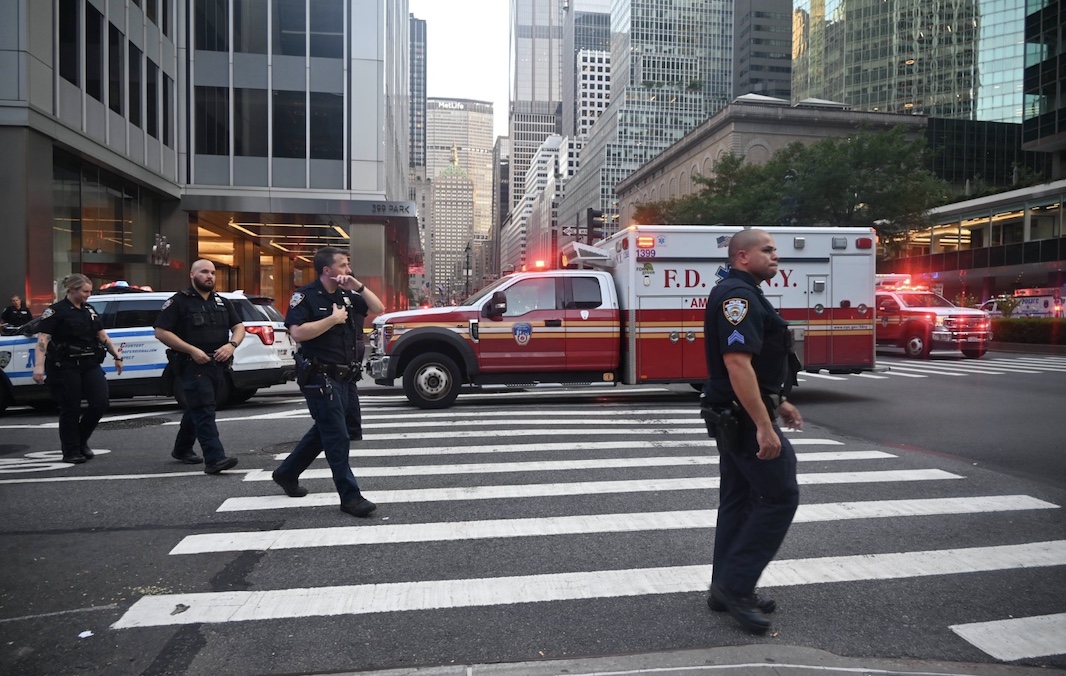 NYP: пять человек погибли при стрельбе на Манхэттене в Нью-Йорке