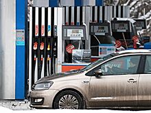 Пассажир курит в салоне на АЗС: что грозит водителю?