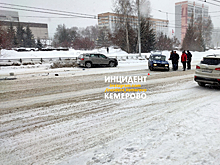 Легковушки столкнулись на кемеровском бульваре