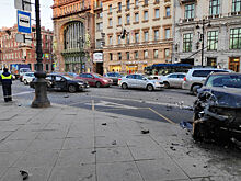 Две иномарки разбились в центре Санкт-Петербурга