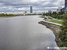 Роспотребнадзор выявил несоответствие воды в Городском пруду Екатеринбурга нормативам качества