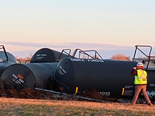 Утечка опасных химикатов произошла в США из-за схода поезда с рельсов