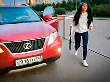 Биту видишь? Девушка на Lexus отвоевала тротуар