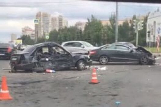 В Петербурге в аварии на перекрестке серьезно пострадали два ребенка