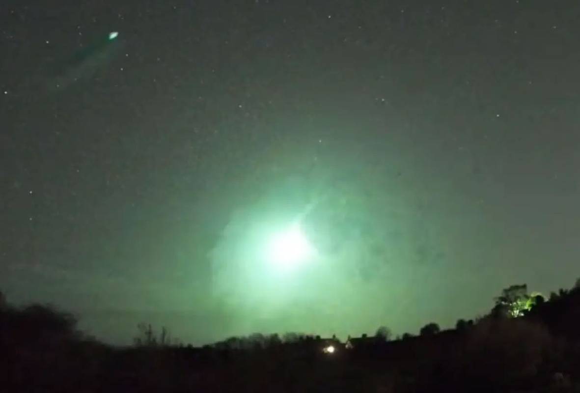 Огненный шар необычного цвета пронесся над одной страной