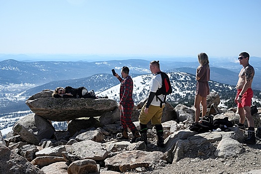 Фестивали ноября: Снежные крепости, "Виртуозы Якутии", парад шляп и утиное магре