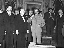Архивная съемка сохранила атмосферу исторической встречи в Тегеране в 1943 году