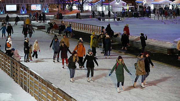 В парках Москвы открылись 20 катков с искусственным льдом