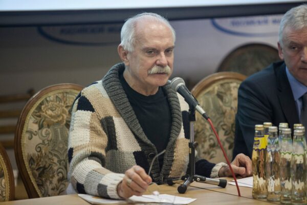 Михалков раскритиковал желание матери Королёвой получить российский паспорт