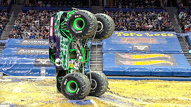 Вопреки гравитации: невероятный трюк на монстр-траке