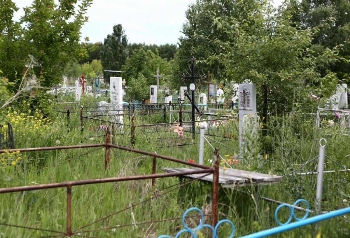 УФАС потребовало изменить новый порядок работы омского КСУ, когда пропуска на кладбище должны брать …