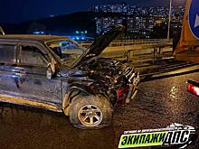 Ночью во Владивостоке столкнулись внедорожник и КамАЗ