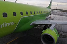 Задняя дверь самолета открылась при взлете в новосибирском аэропорту