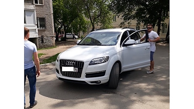 В Екатеринбурге двое мужчин жестоко избили таксиста