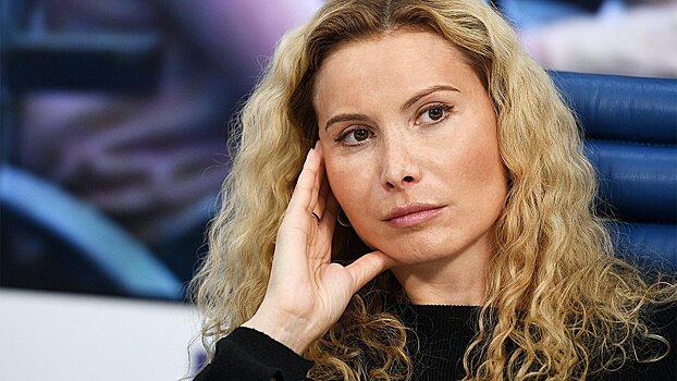 «Для нас это не просто спорт – это искусство». Тутберидзе показала стену славы в своем центре фигурного катания