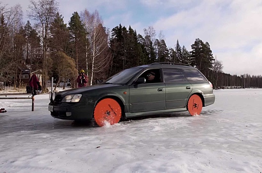 Видео: Subaru с дисками от циркулярной пилы вместо колес