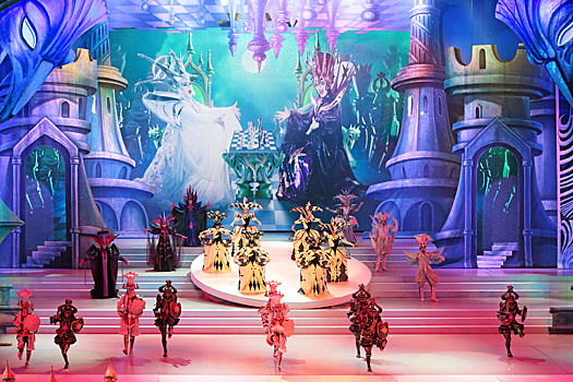 Чем удивит детей главная новогодняя елка в Кремле? Спектакль «Заветные куранты» и сладкие подарки