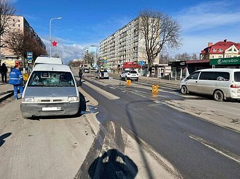 В Балтийске машина проехала перекрёсток на "красный" и сбила пешехода