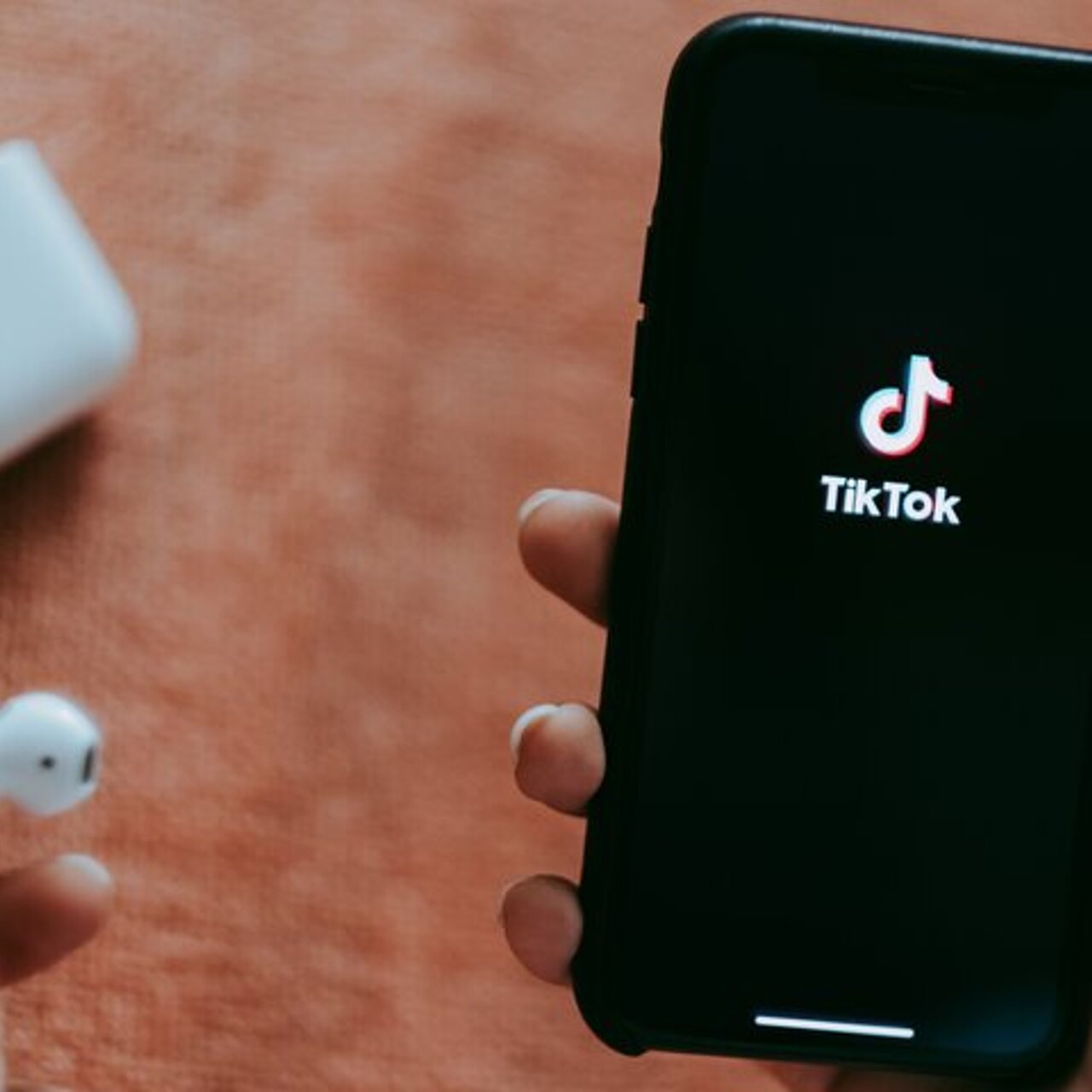 TikTok стал полностью доступен для пользователей РФ - Рамблер/субботний