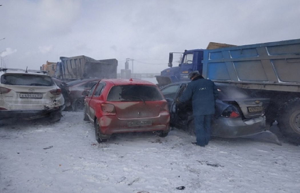 В массовую аварию под Тюменью попали 22 автомобиля