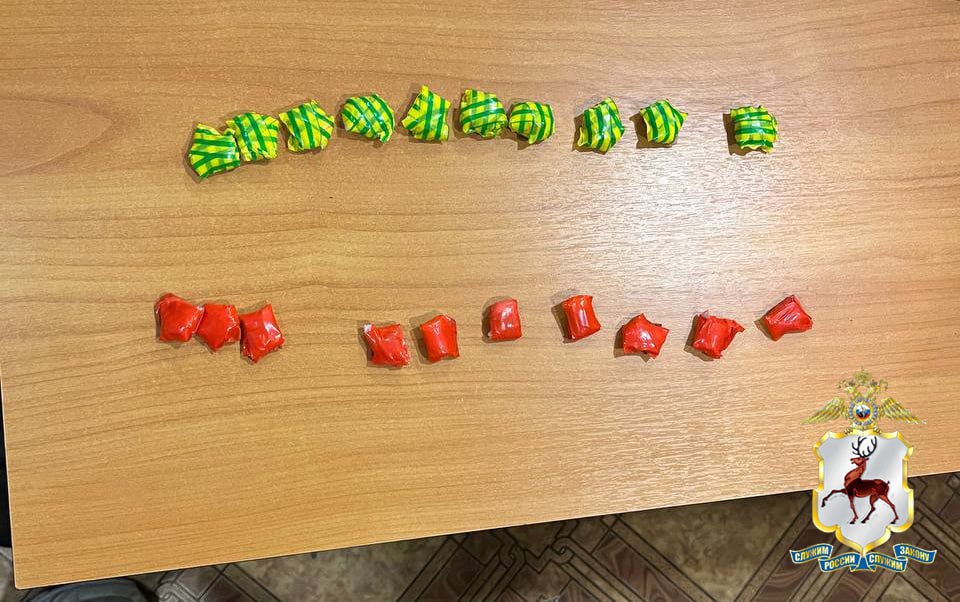 20 свертков с наркотиками нашли полицейские у нижегородца