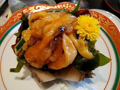 Удивительное блюдо-зверь: в чем прелесть морского ананаса