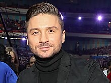 Лазарев пригласил беженцев на свой концерт