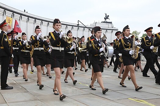 Гимн Москвы хором спели 24,5 тыс. участников парада кадет на Поклонной горе 6 мая