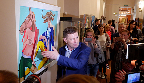 Сергей Фургал посетил выставку Федора Конюхова в Хабаровске