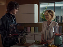 Тимоти Шаламе и Вайнона Райдер показали новую жизнь Эдварда Руки-ножницы