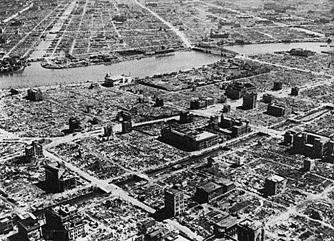 \"Мы ехали по городу, не замечая города\": чем закончилась бомбардировка Токио авиацией США 10 марта 1945 года